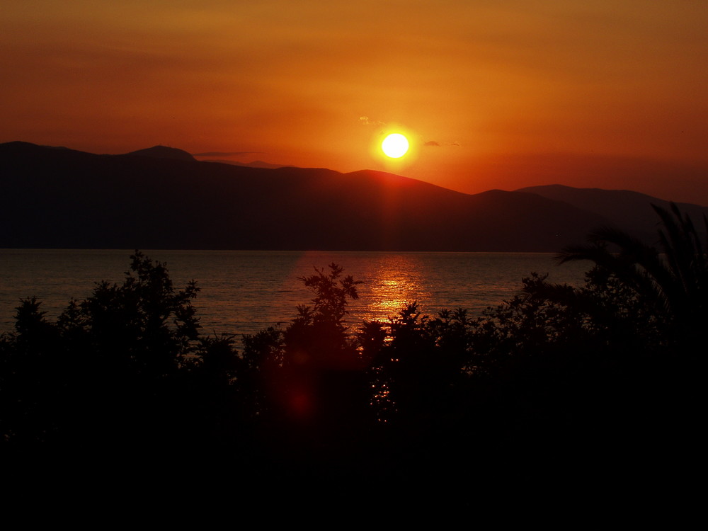 Lever de soleil sur le Golfe de Corinthe