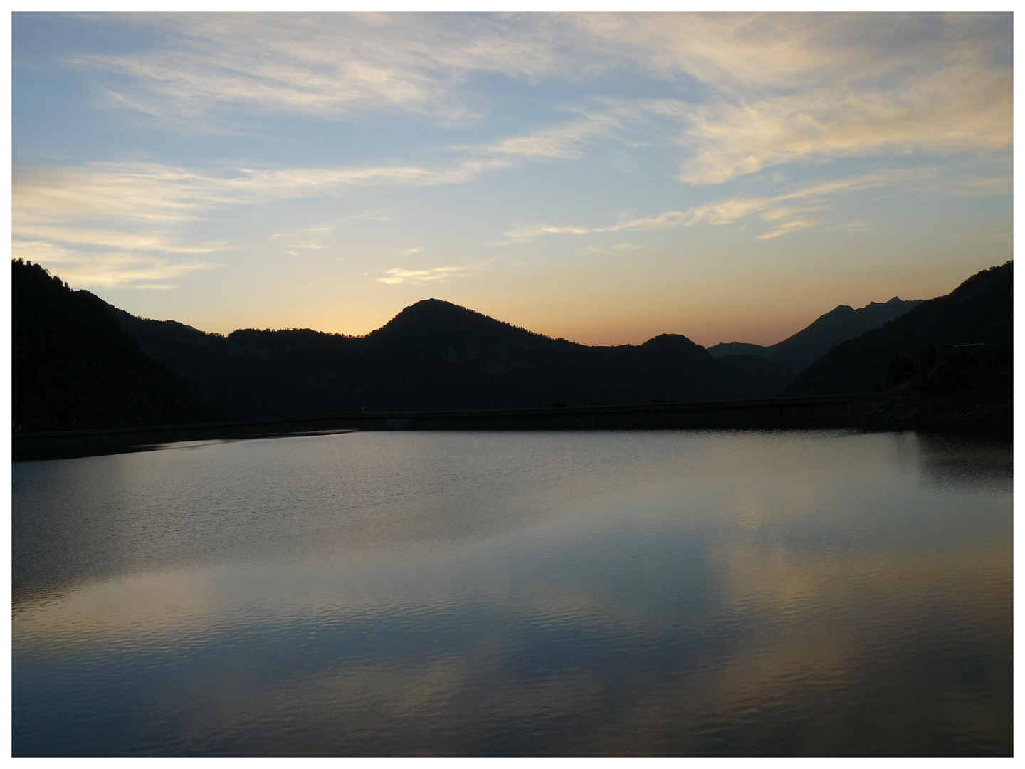 Lever de soleil sur le Lac de Cap-de-Long.