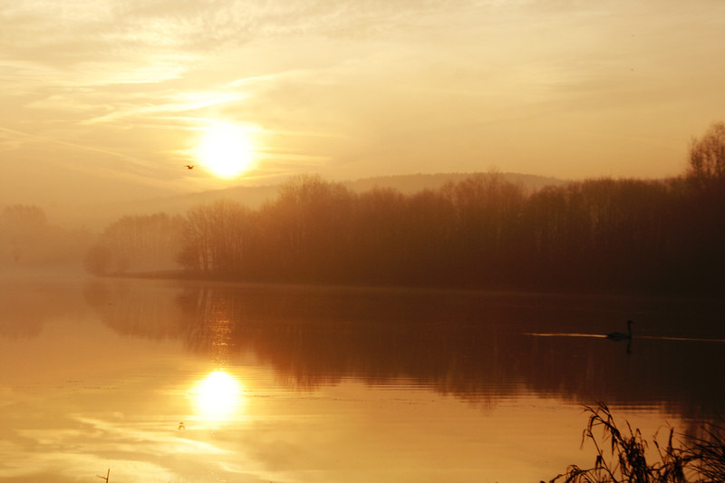 lever de soleil sur le lac de Falemprise