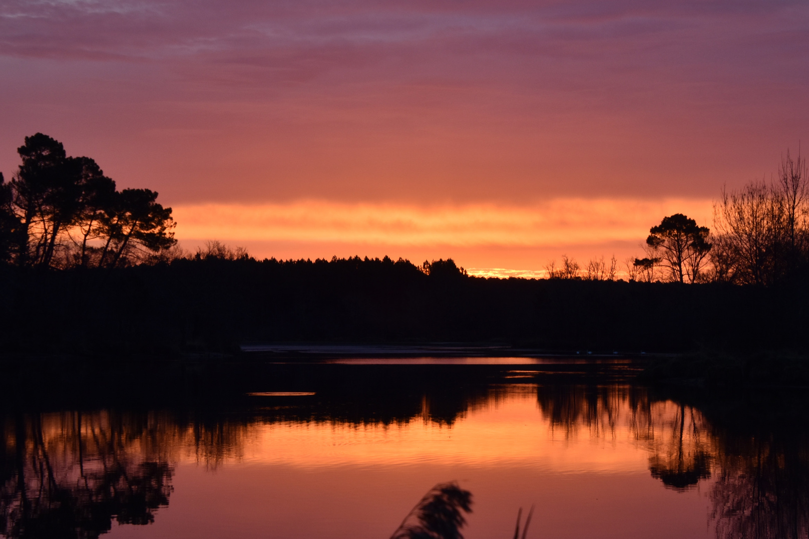 Lever de soleil sur le lac d'Uza