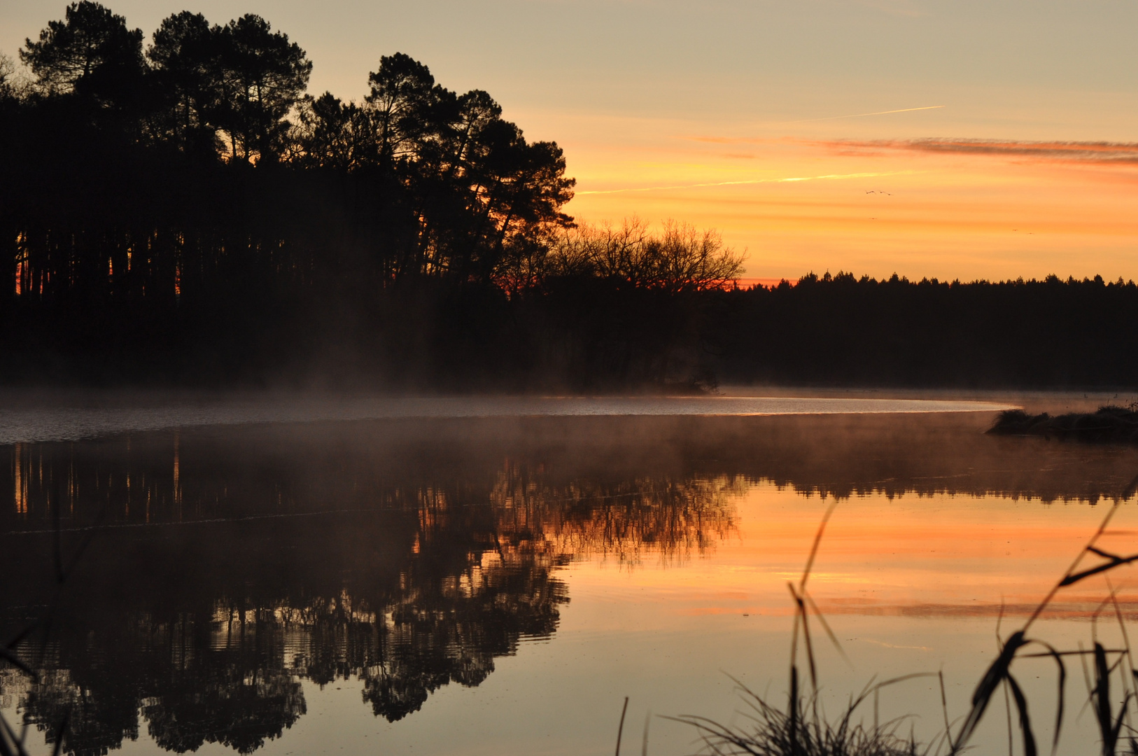 Lever de soleil sur le lac