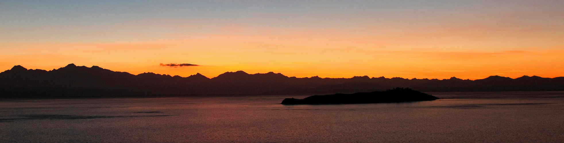 Lever de soleil sur le lac Titicaca