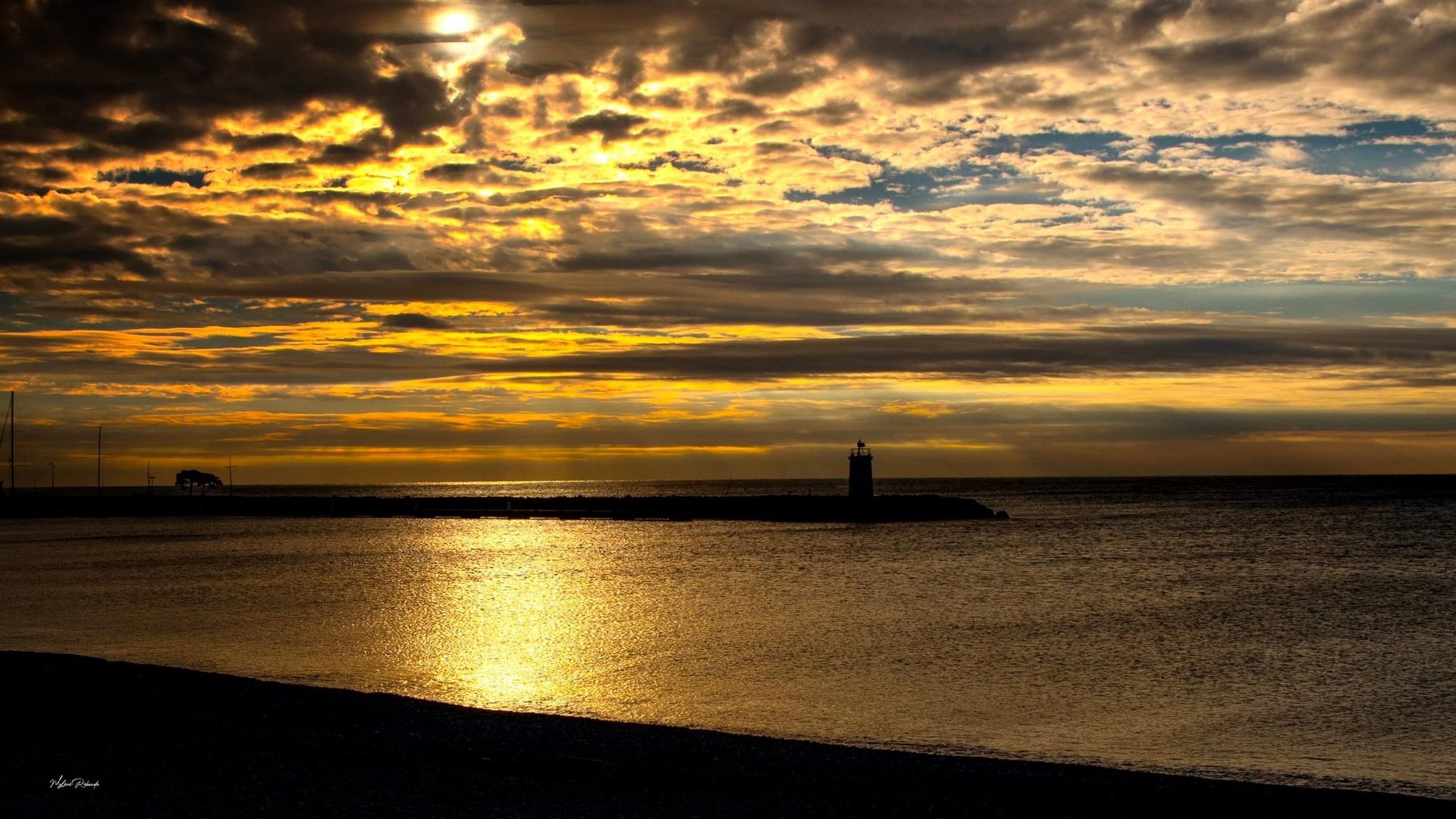 Lever de soleil sur le phare 