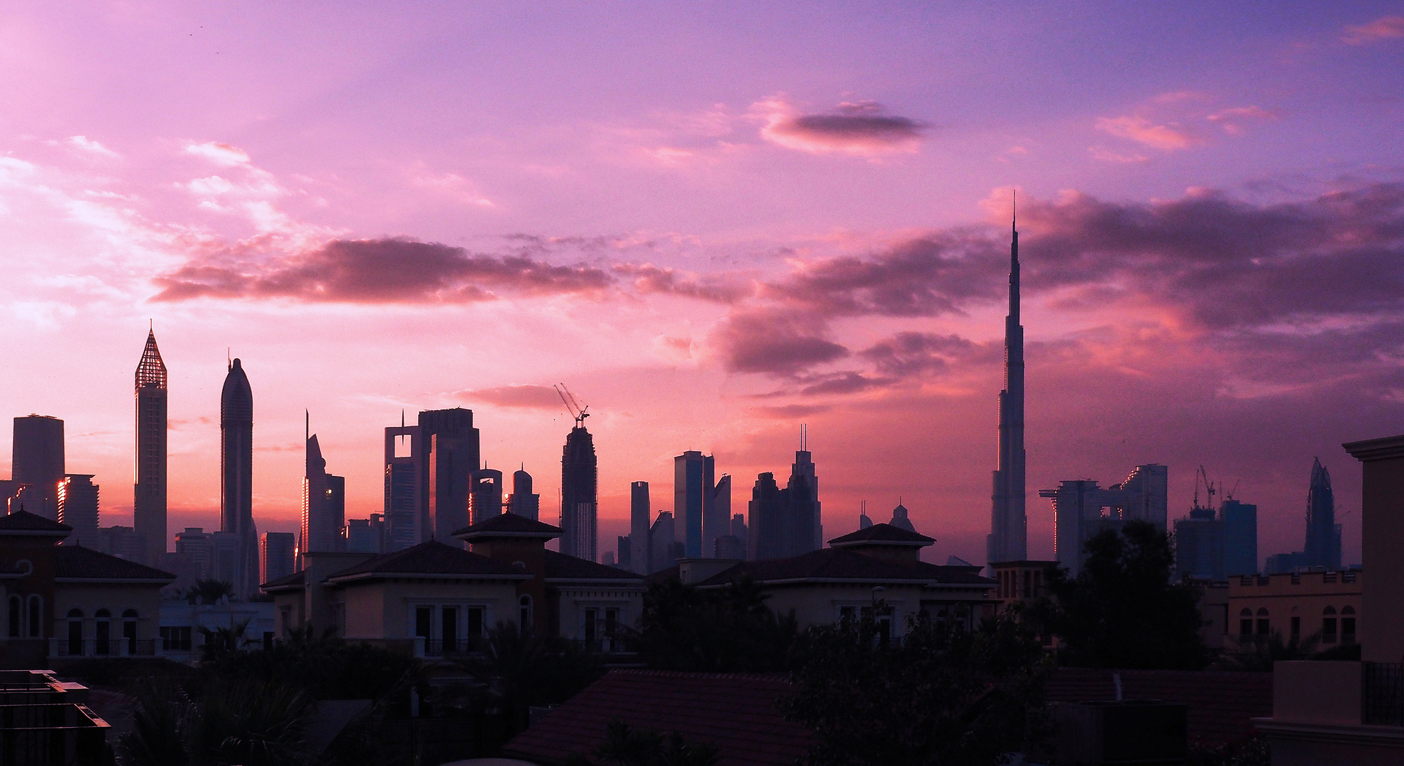 Lever de soleil sur le skyline de Dubaï