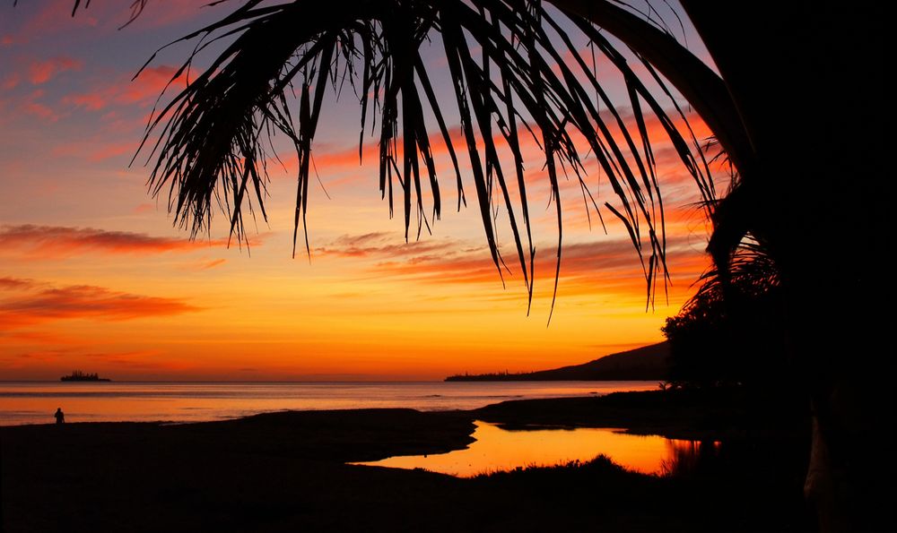 Lever de soleil sur Poindimié, côte Est de la Nouvelle-Calédonie