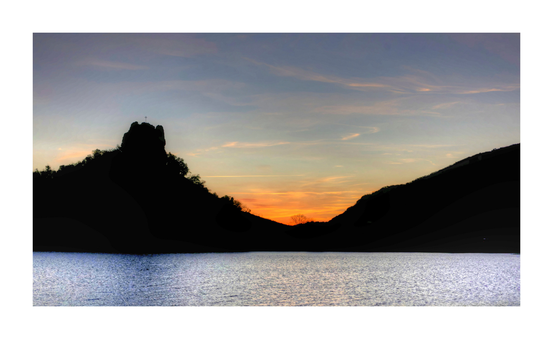 lever sur le lac du Salagou