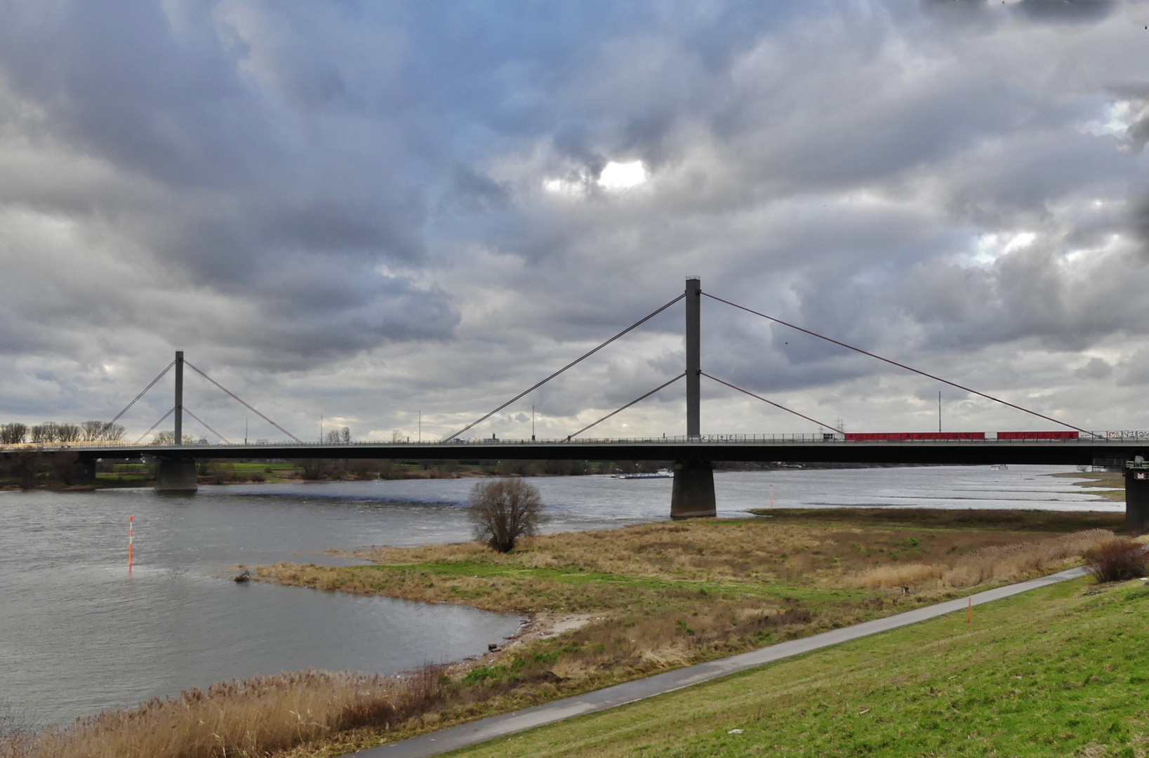 Leverkusen - Marode Rheinbrücke auf der A 1