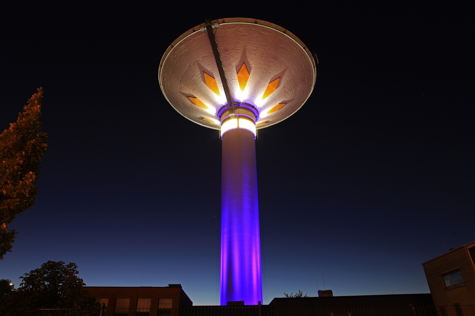 Leverkusener Wasserturm bei Nacht