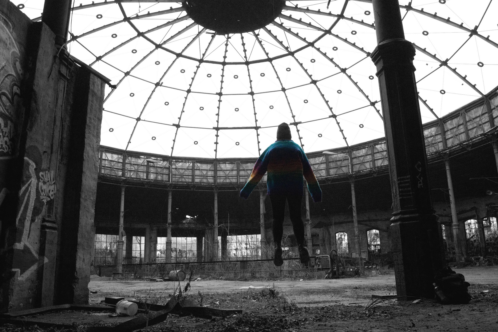 Levitation in abandond engine shed