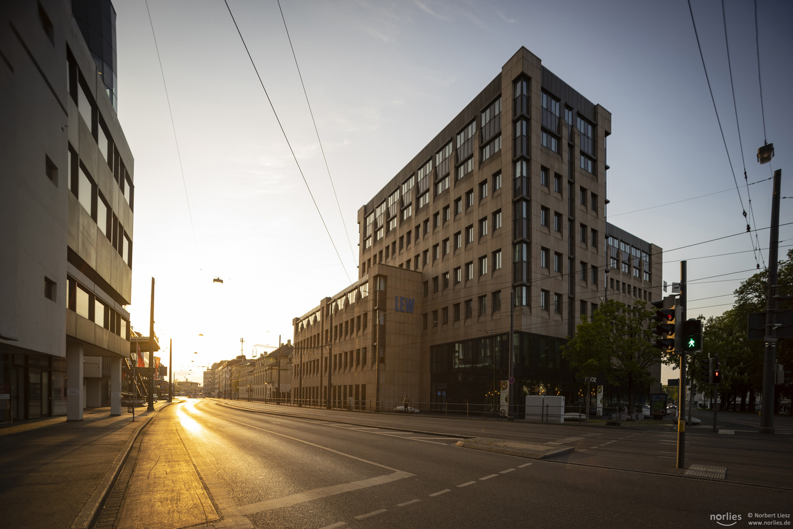 LEW Gebäude im Gegenlicht