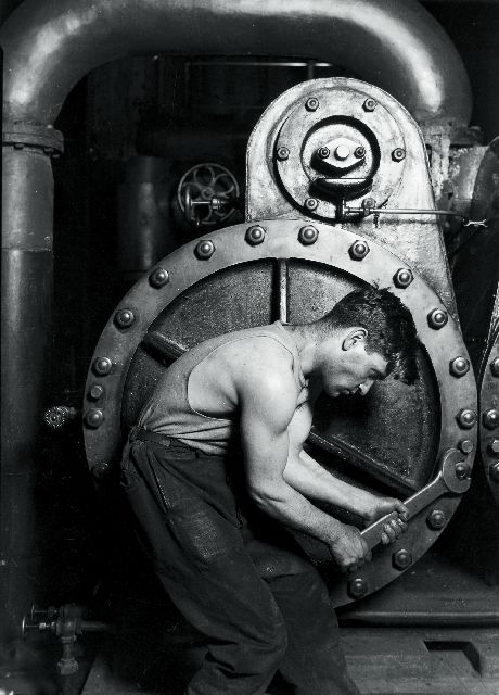 Lewis_Hine_Power_house_mechanic_working_on_steam_pump , 1920