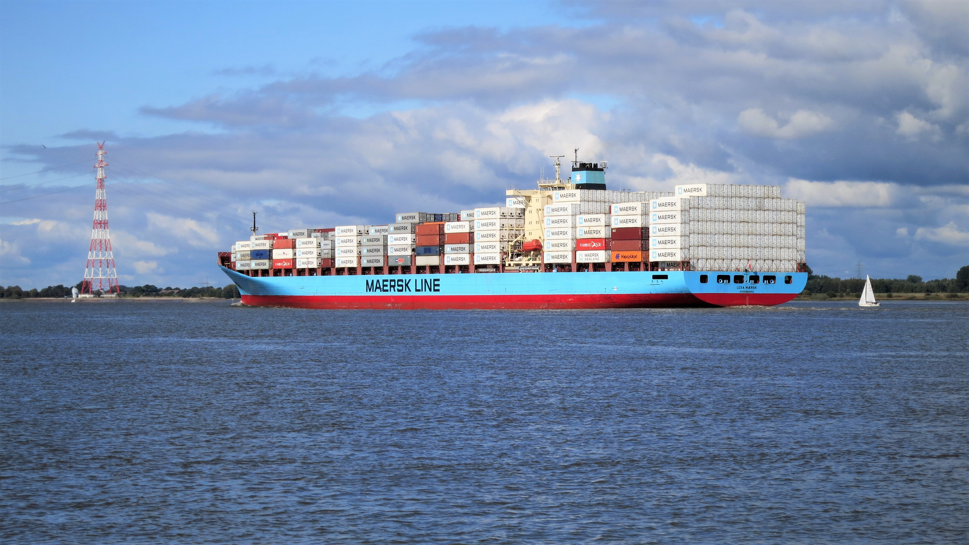 Lexa Maersk auf der Elbe