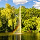 LGBT farben, Springbrunnen mit Regenbogen am Entenfang Wesseling