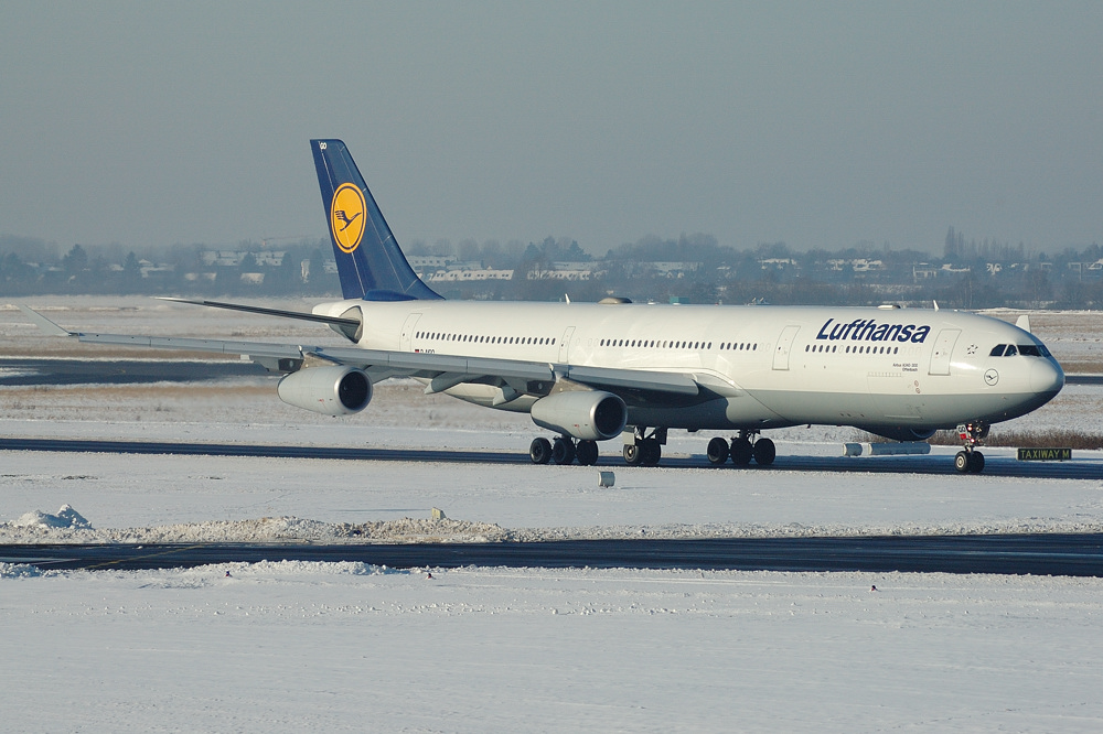 LH A340-300