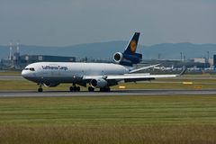 LH MD 11 Cargo ein seltener Gast in VIE...