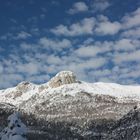 L'Harpille sous un ciel de nuages moutoneux.