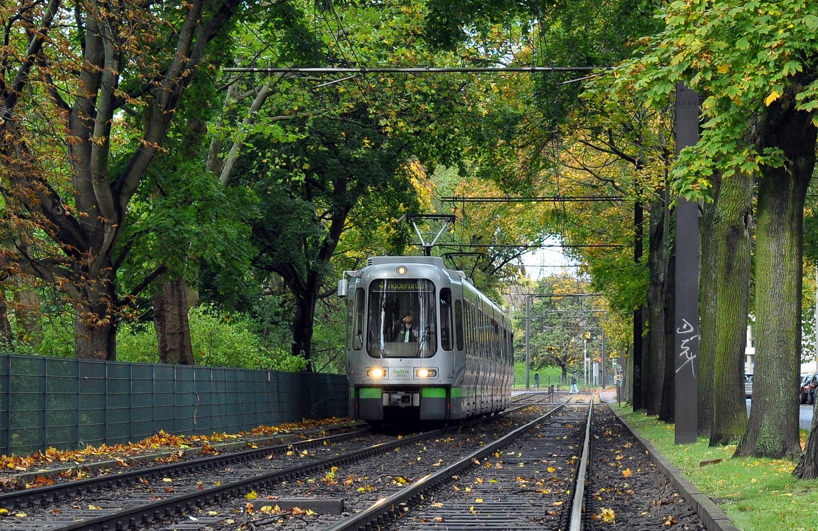 LHB/Siemens TW 2000  (Linie 4 Richtung Roderbruch)