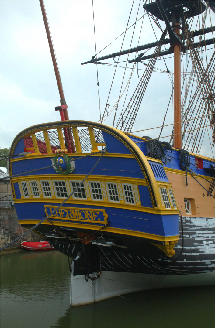 L'HERMIONE La poupe