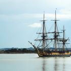 L'Hermione sort de l'Estuaire de la Gironde, direction la mer...........