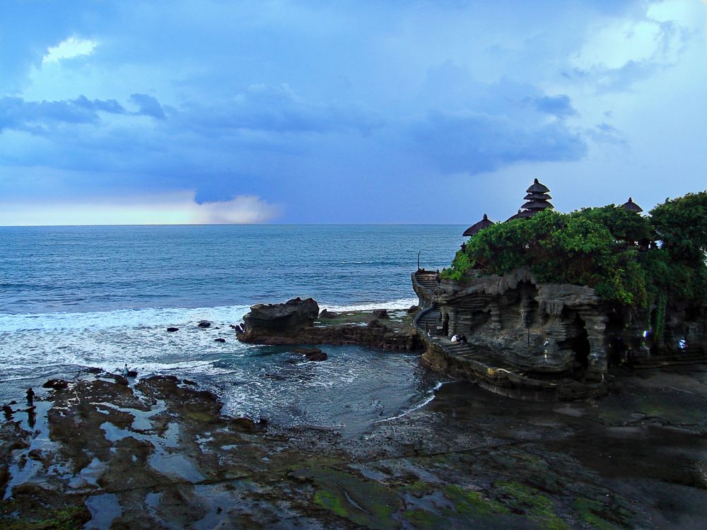 l'heure bleue au temple de Tanah Lot