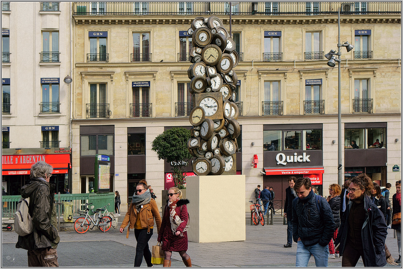 l'Heure de tous, Rue d'Amsterdam