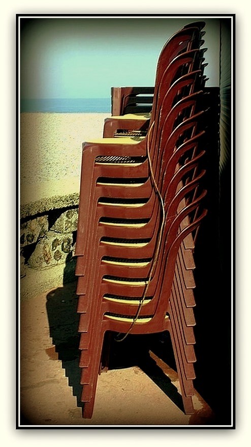 L'hiver des chaises sur le front de mer...