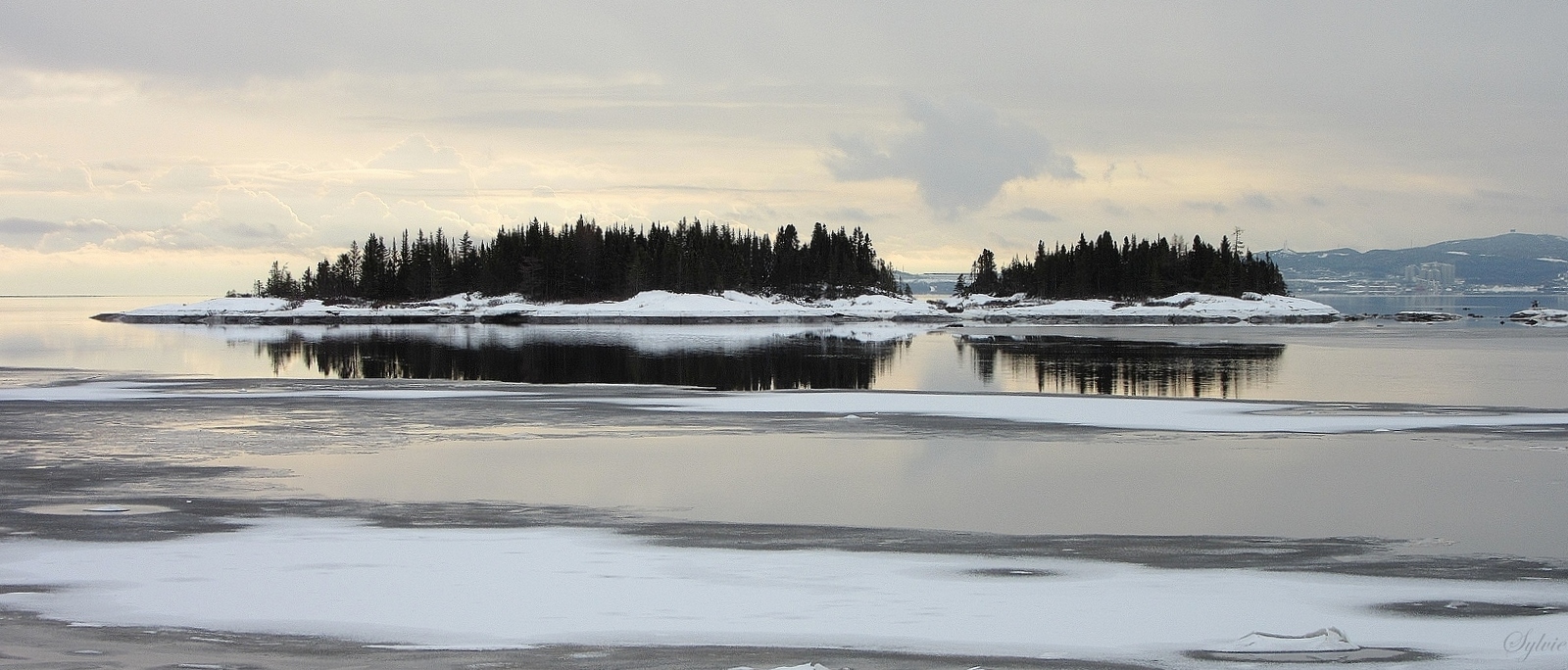 L'hiver sur le fleuve