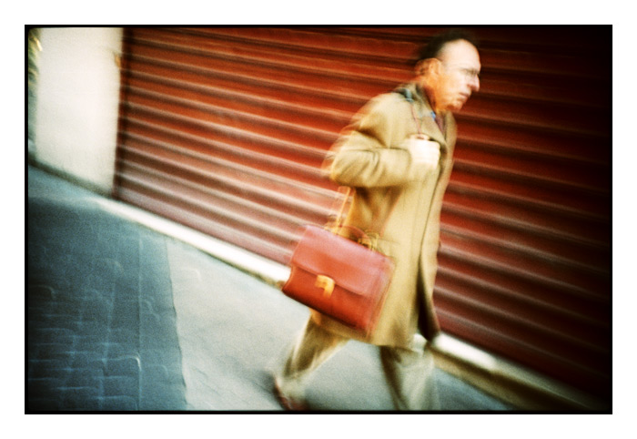 L'homme à la malette rouge