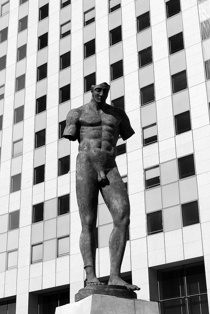 L'homme de la Défense by Sissy01 