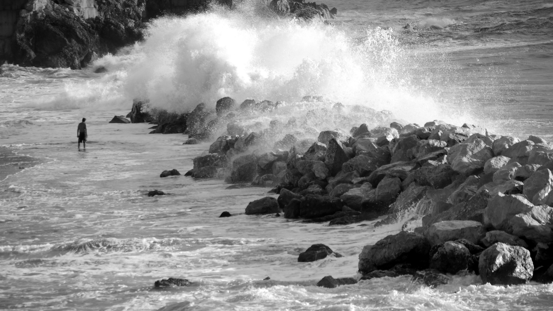 l'homme qui défi la vague