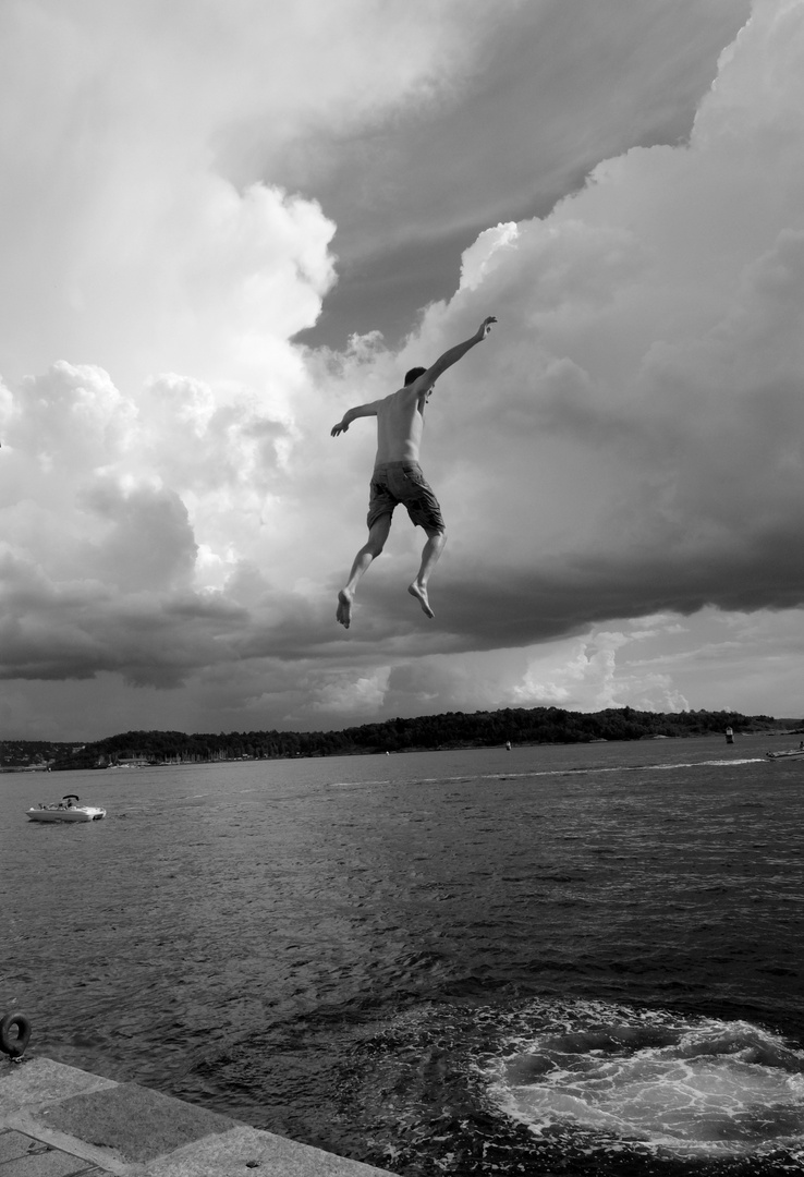 l'homme qui descend du ciel.