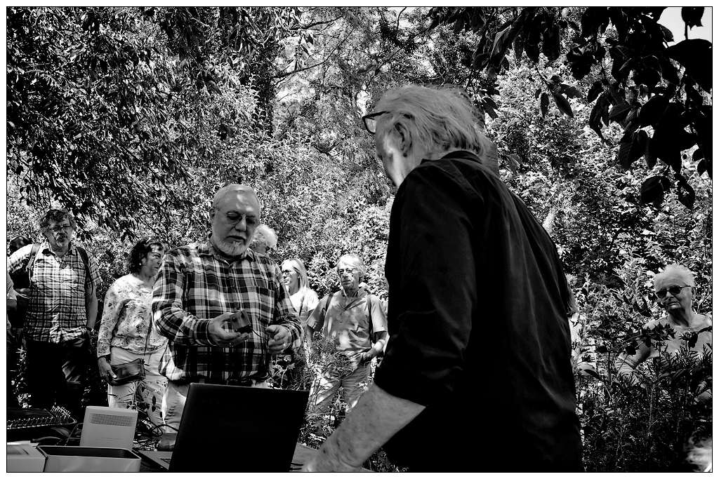 l'homme qui écoute les plantes