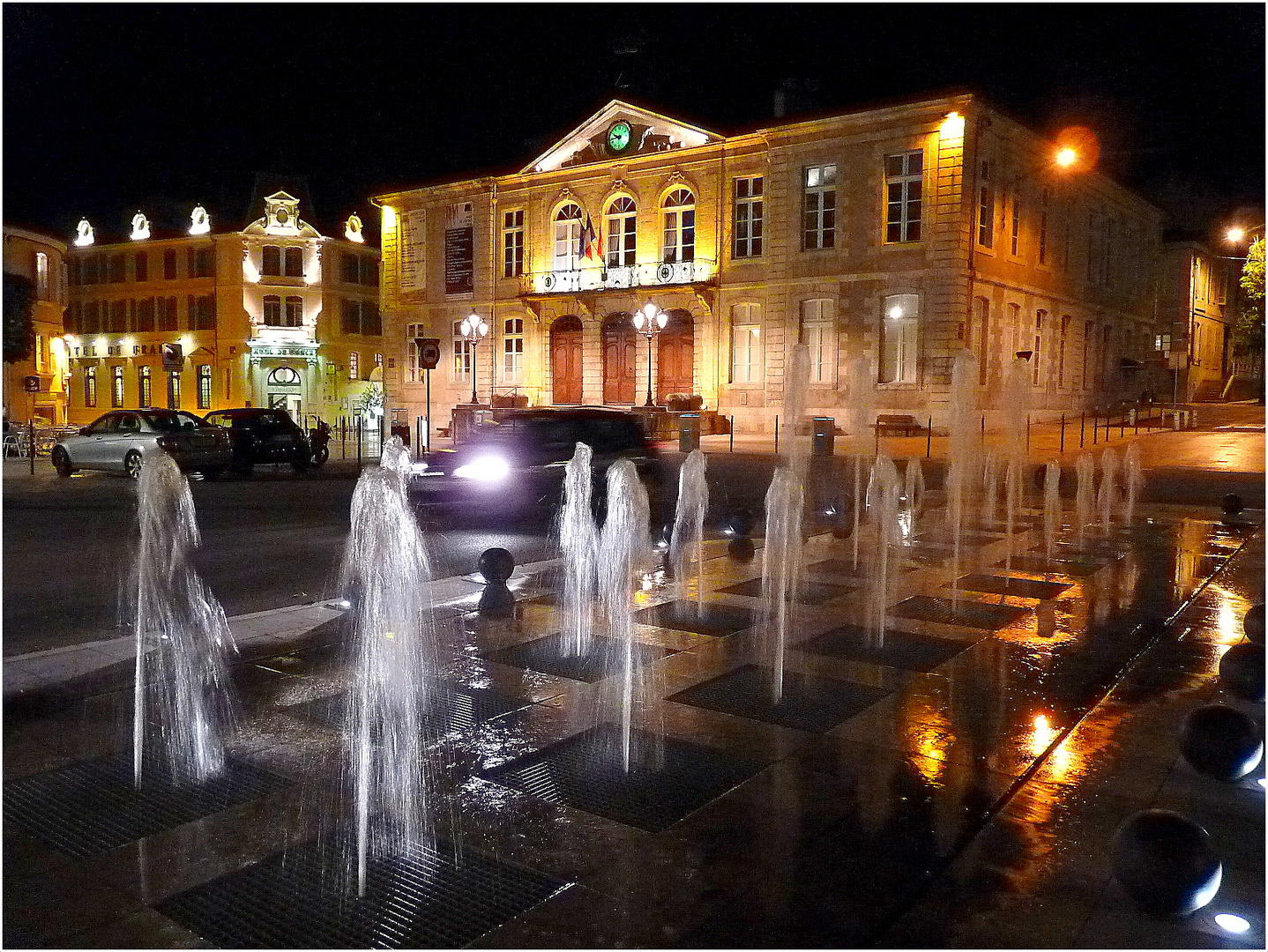 L'HOTEL - DE - VILLE