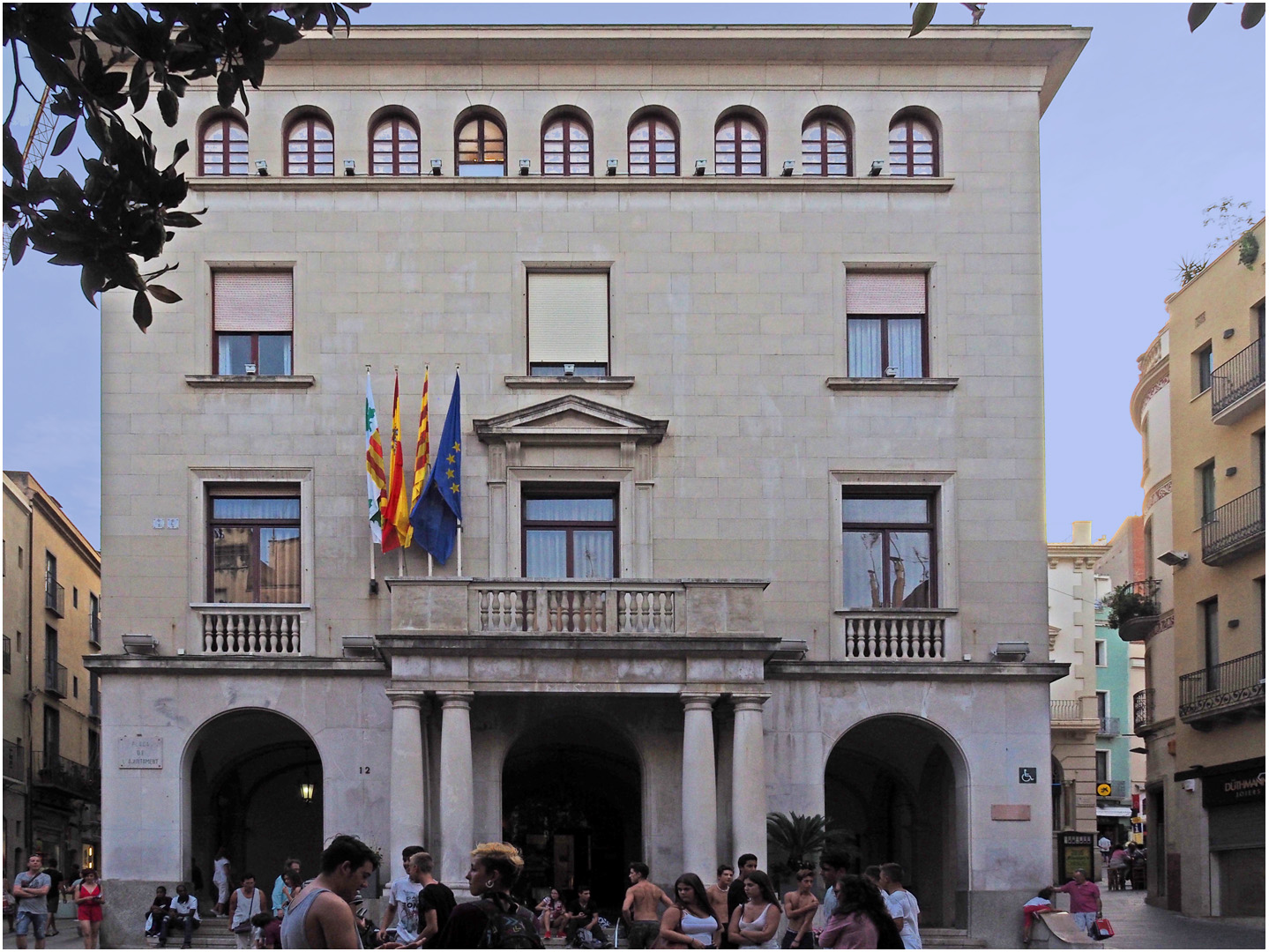 L’Hôtel de ville de Figueras (Catalogne)…