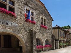 L’Hôtel de ville  --  Saint-Justin  --  Das Rathaus