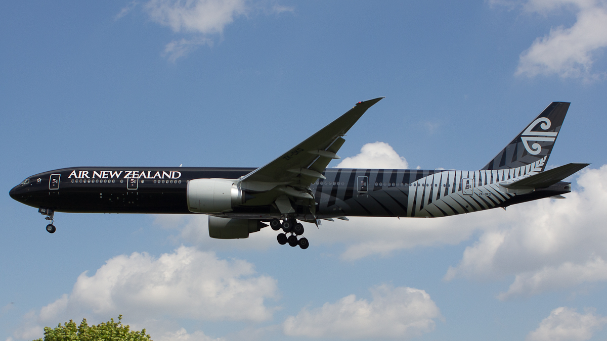 LHR 05/2013 Air New Zealand 777 - All Black