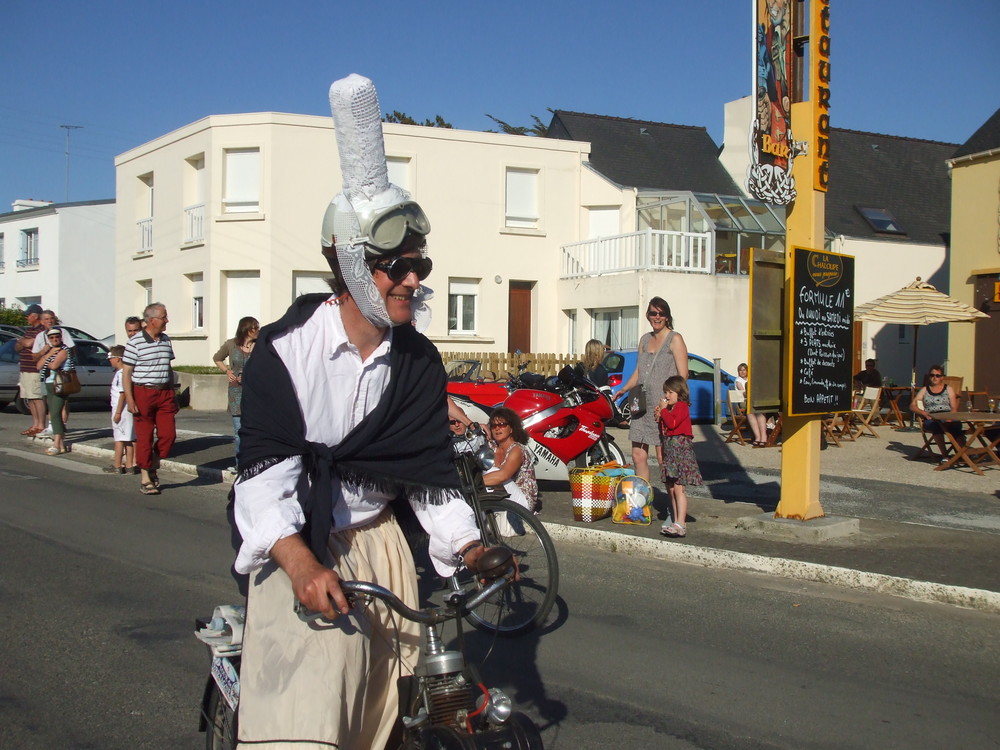 l'humour breton lors du défilé de véhicules anciens