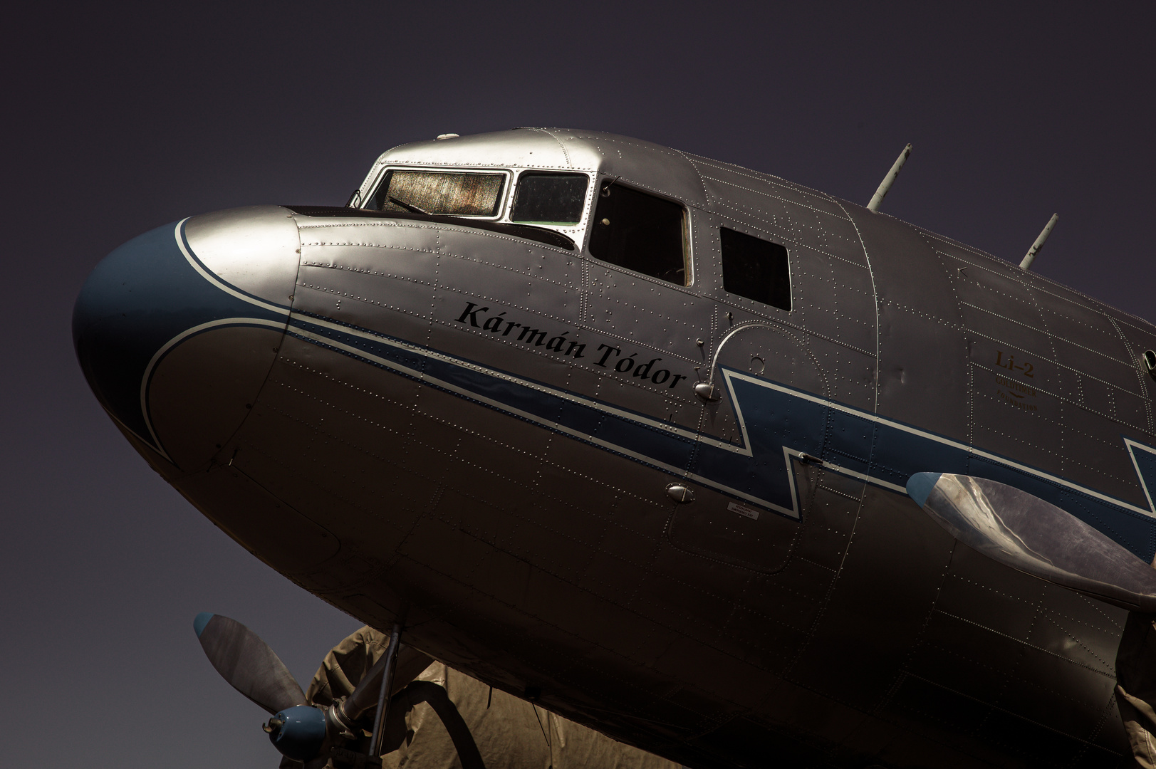 Li-2 - Douglas DC-3