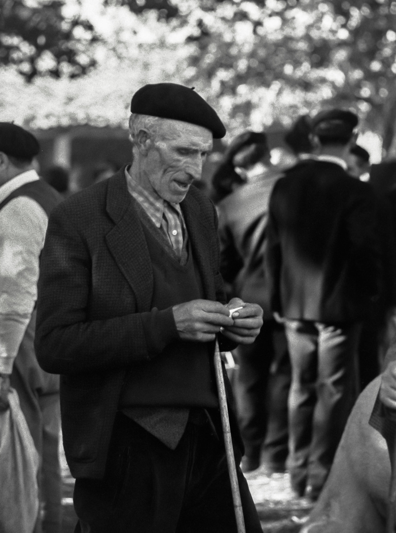 LIANDO  EL  CIGARRO  ganadero