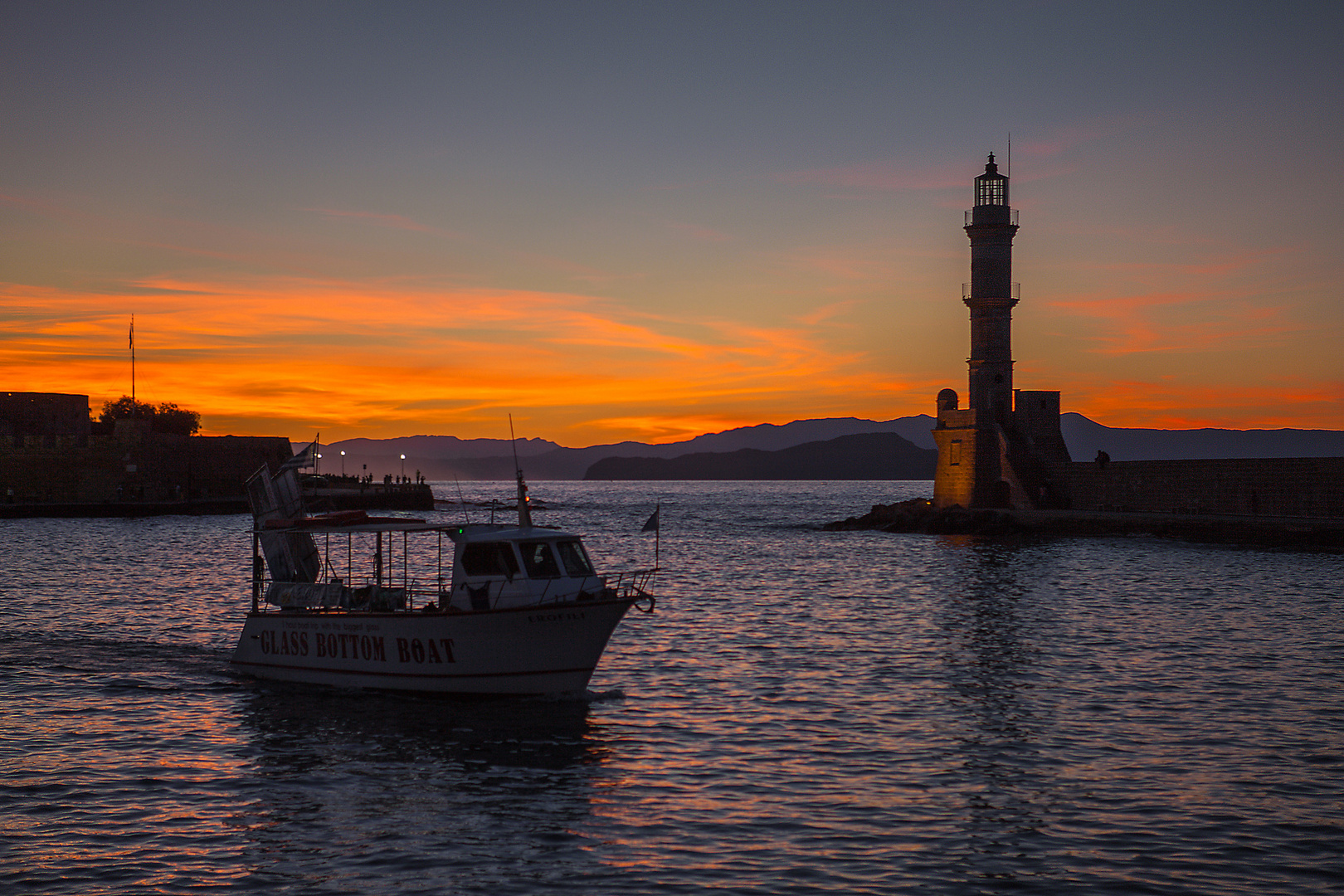 Licht absorbiert Dunkelheit und macht es so zu einem sicheren Hafen. © Pavel Kosorin