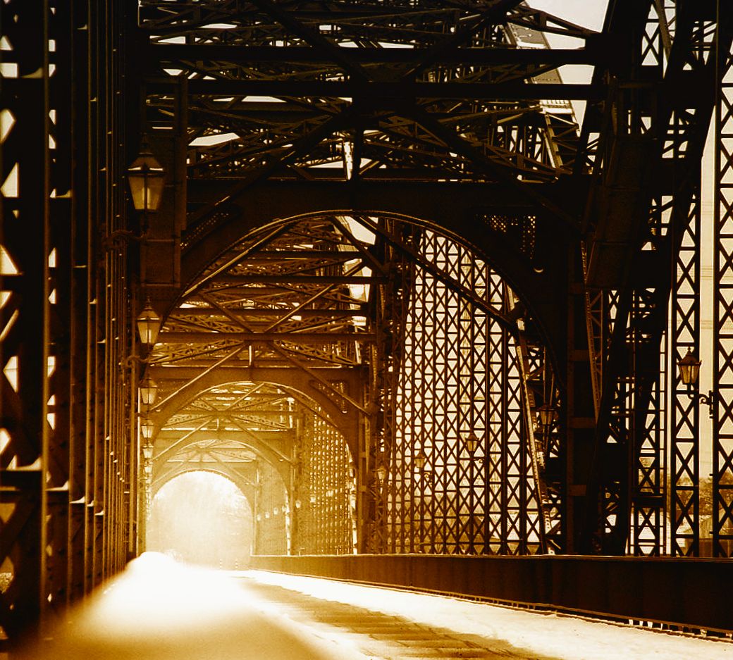 Licht am Ende der Brücke