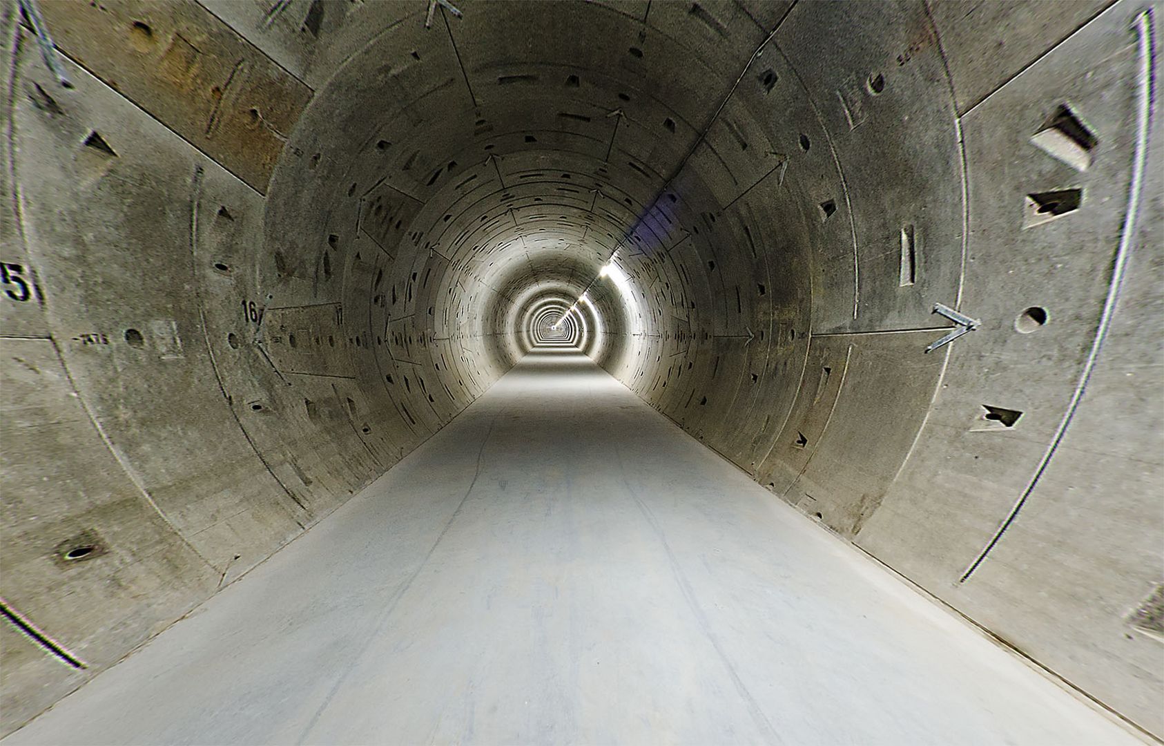 Licht am Ende des Tunnels, XFEL -2- anders entzerrt