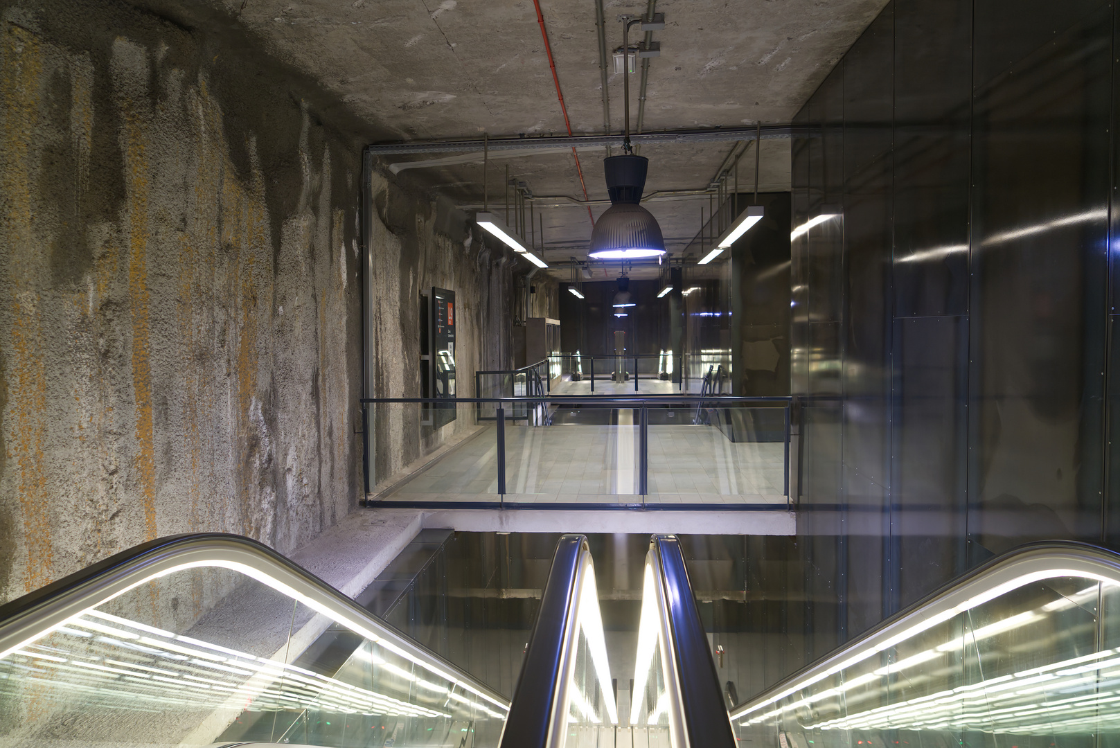 Licht - Glas - Beton - U-Bahn