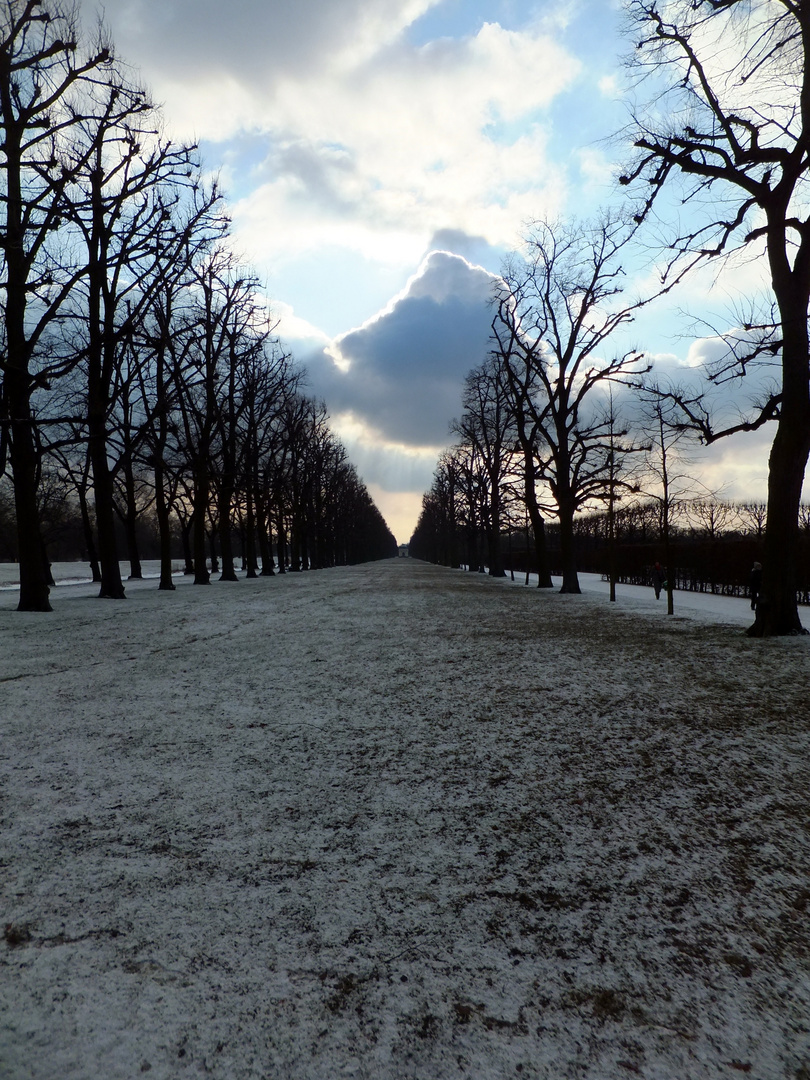 Licht hinter den Wolken