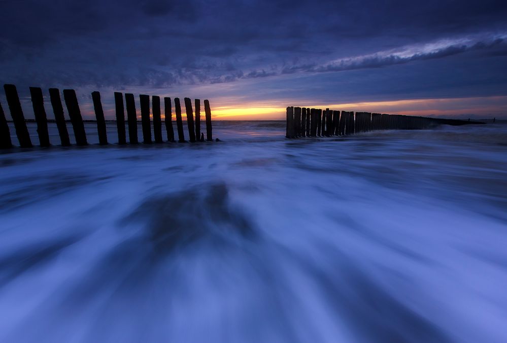 Licht im Dunkel Foto & Bild | sonnenuntergang, wasser, nacht Bilder auf ...