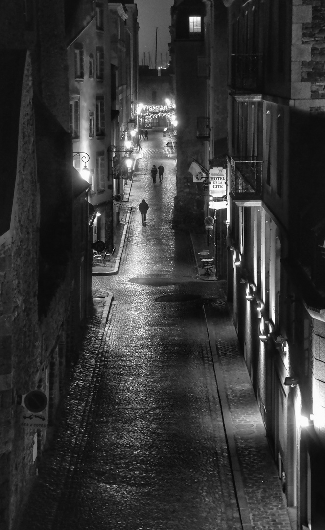 Licht im Fenster Foto & Bild art, bw, city Bilder auf