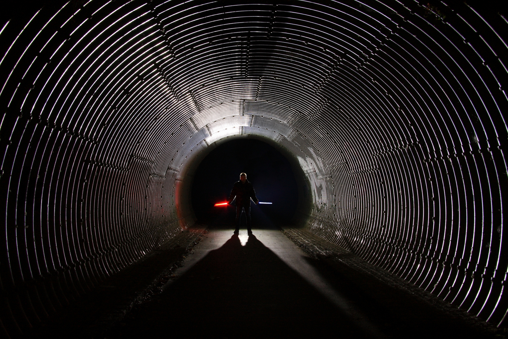 Licht im Tunnel Foto & Bild spezial, nacht, stillleben Bilder auf