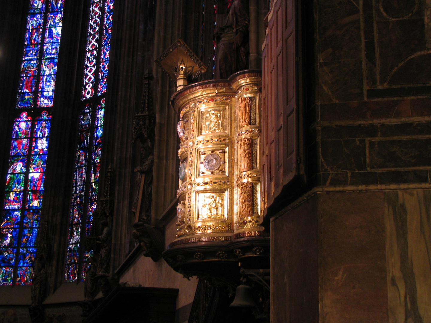 Licht in den Aachner Dom