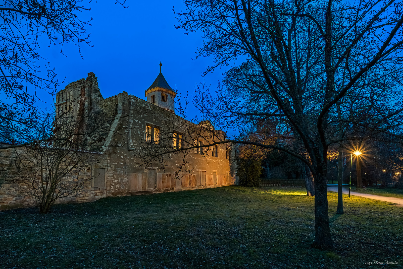 Licht in der Schlossruine Harbke