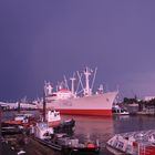 **** LICHT ****   nach einem Gewitter im Hamburger Hafen
